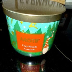 MOTIF BRAND CANDLE [ COZY FIRESIDE]